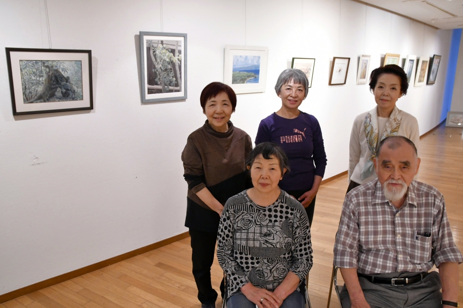 画家の中村善一さんしのんで 教え子5人、合同展企画 絵画教室で