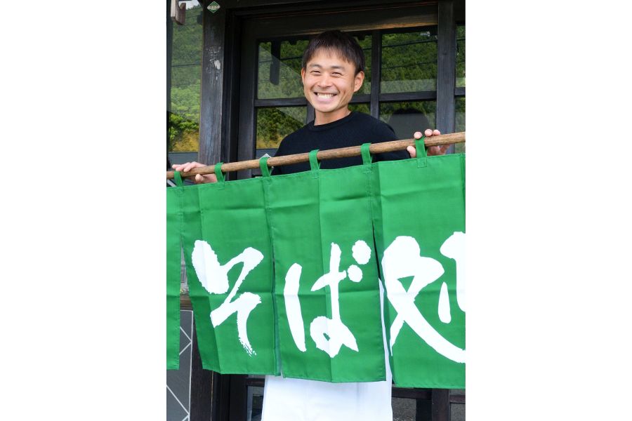 北アルプスの山色鮮やかに 風土記であさのたかおさん版画作品展