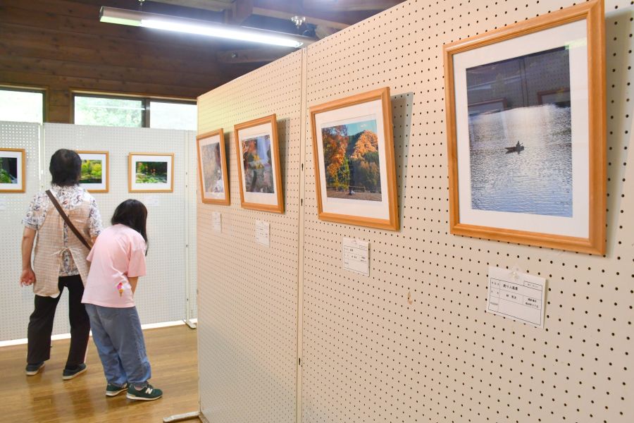 北アルプスの山色鮮やかに 風土記であさのたかおさん版画作品展