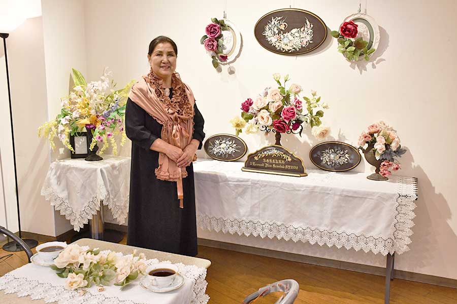 布染め、バラなど美しく表現 朝倉さんモギで初の作品展 | 桐生タイムス