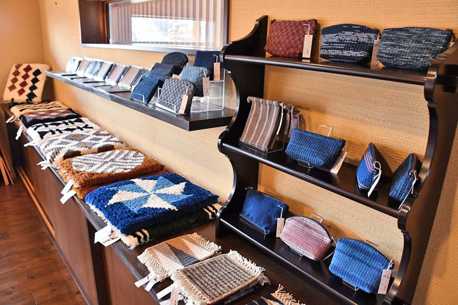 30日まで唐澤龍彦作品展 愛らしい動物イラスト36点展示 伊東屋珈琲