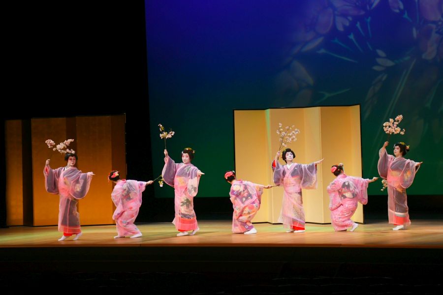 華やかな踊りで観客魅了 4年ぶりの邦楽と日本舞踊の会 | 桐生タイムス