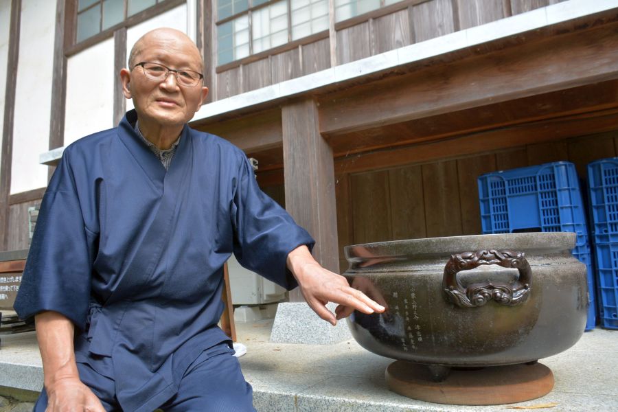 再来年の大河主人公・小栗上野介の歩兵の子孫桐生に その名刻んだ火鉢
