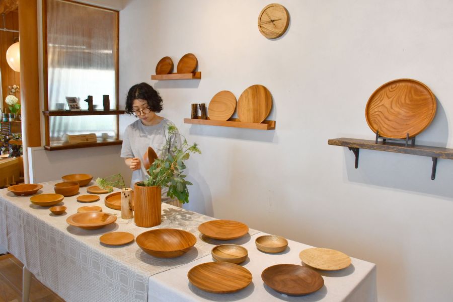木の美しさ生かした器120点 食と器mingで日光の木工作家展