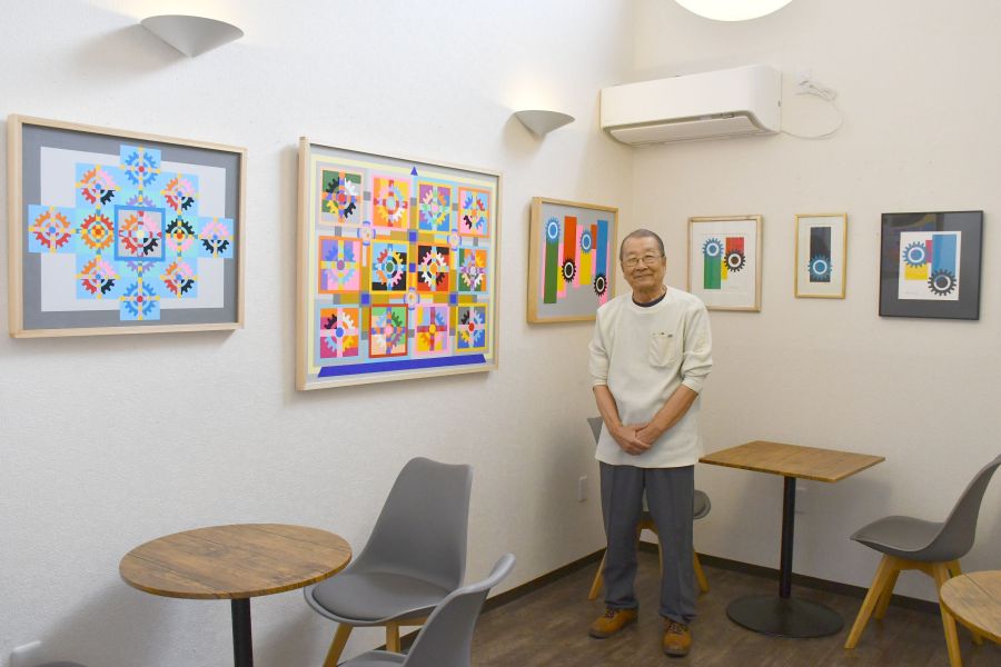 歯車」「十字」をモチーフに コムロヒロシさんアクリル画など展示 gc