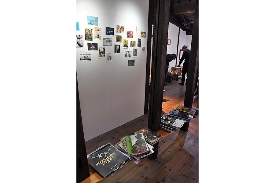 30日まで唐澤龍彦作品展 愛らしい動物イラスト36点展示 伊東屋珈琲