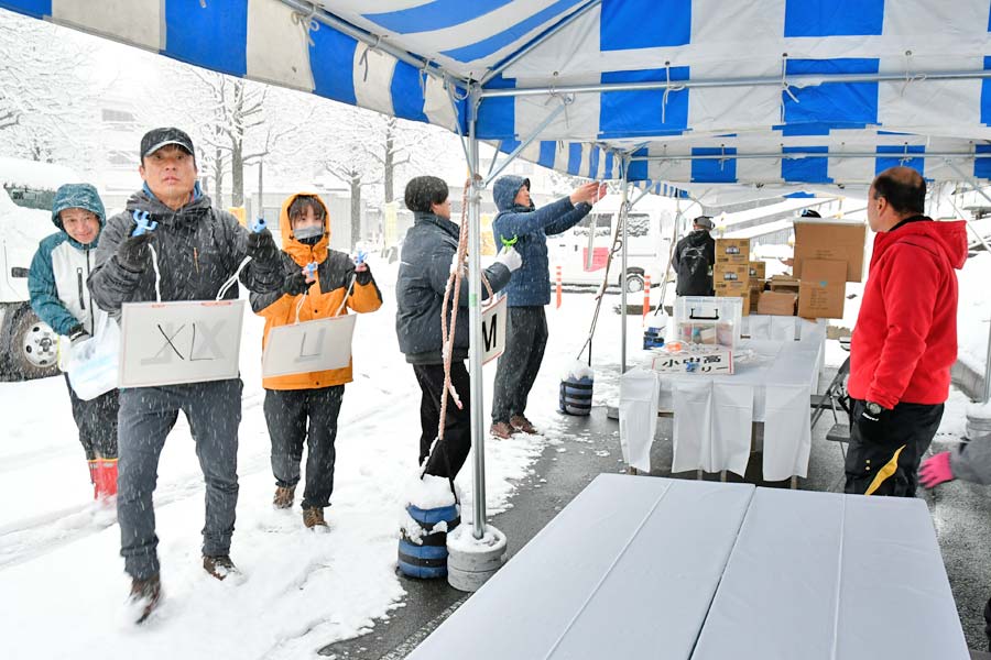 足利乾ギャラリーで「銀錫のうつわ展」 関根正文さん作 | 桐生タイムス