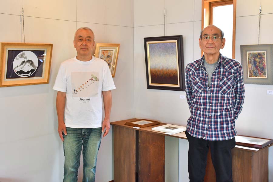 線重ねた油彩画と墨彩の赤富士彩る 高沢さん長谷川さん初の2人展 笠懸