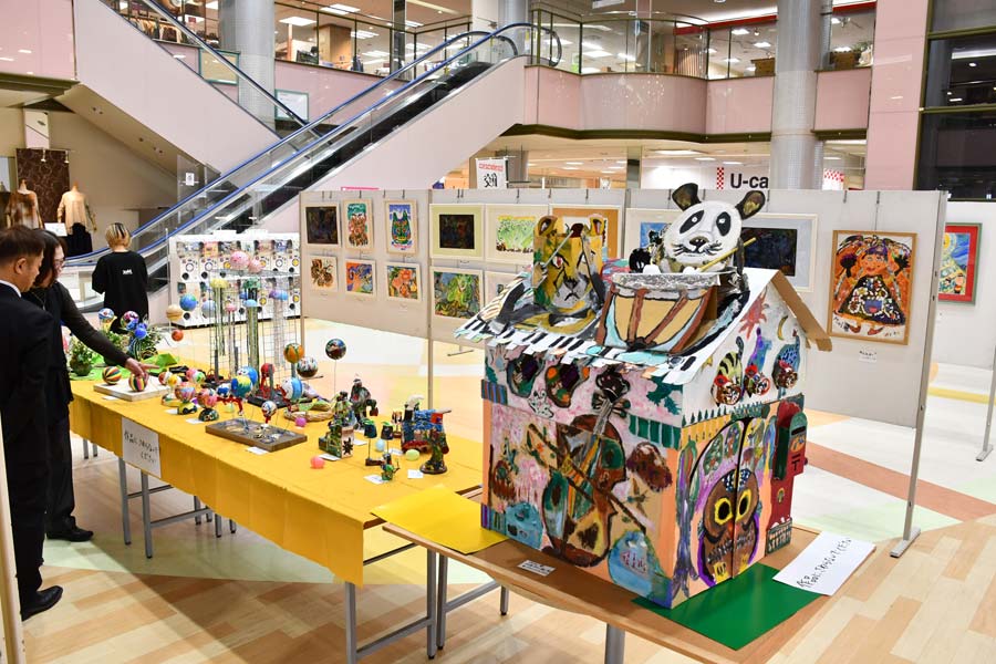 現代の名工・荒木千恵子さん死去 横振り刺しゅうの技用いた絵画確立 21