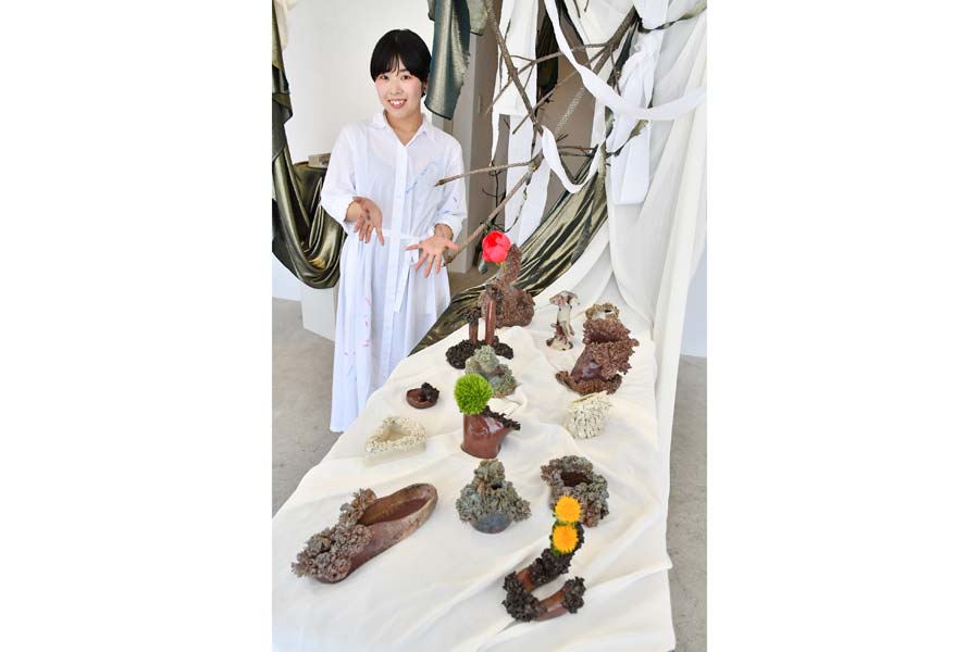 海に潜った時の感動を表現 荒木刺身さん、初の陶器だけの個展 パンセ