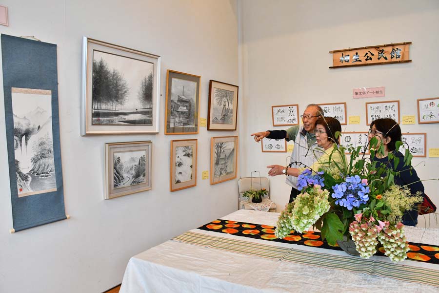 愛らしい動物のペン画中心に 伊東屋珈琲2号店で唐澤さん個展 | 桐生