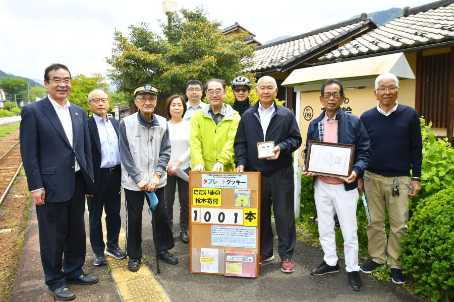 おいしく続けて１０万枚 枕木寄贈１０００本超える ─ わ鐵支援タブレットクッキー | 桐生タイムス